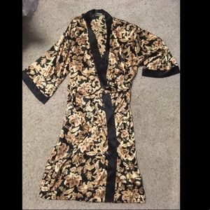Patterned silk robe!